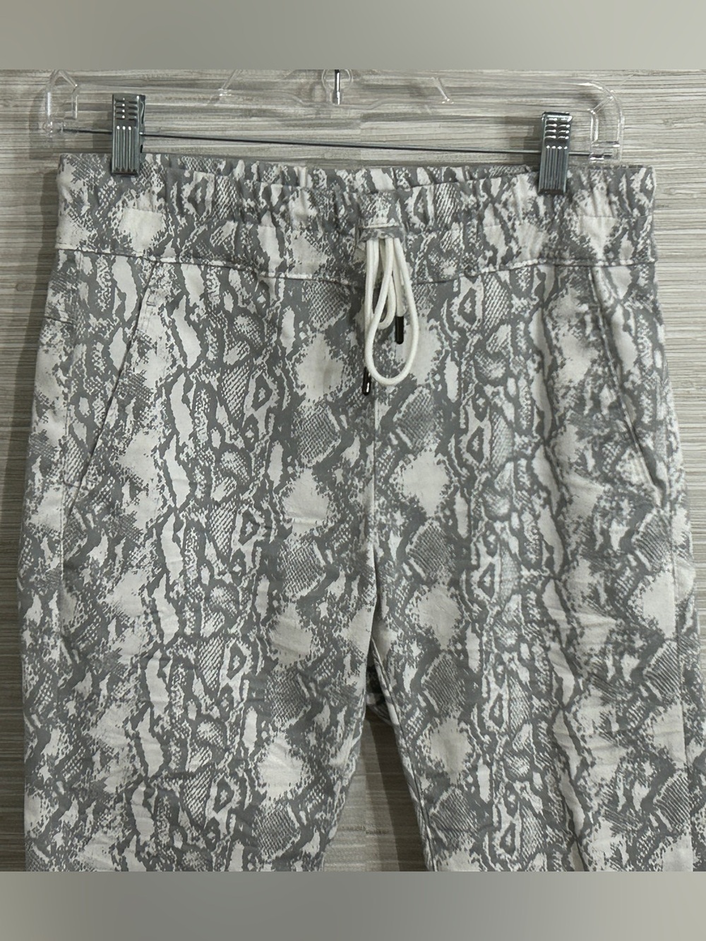 Flog Bevy Flog White Snakeskin Print Drawstring Pull On Pant Size 26 Shely Style - Picture 4 of 9